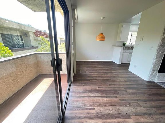 5th image of 14419 Magnolia Blvd #214