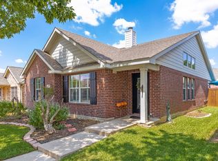 8811 Holliday Ln, Aubrey, TX 76227