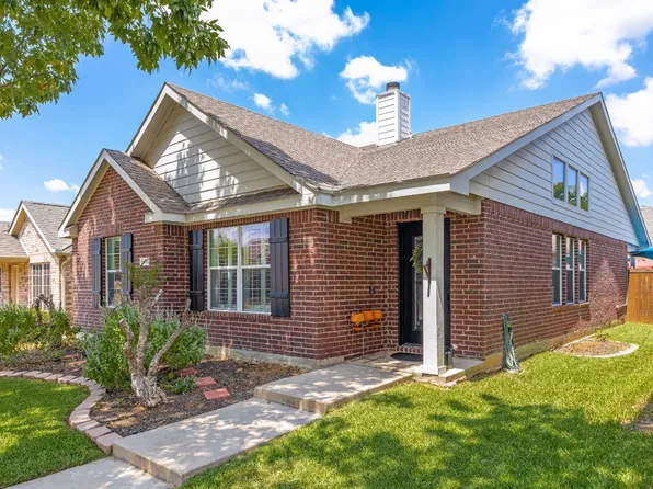 8811 Holliday Ln, Aubrey, TX 76227