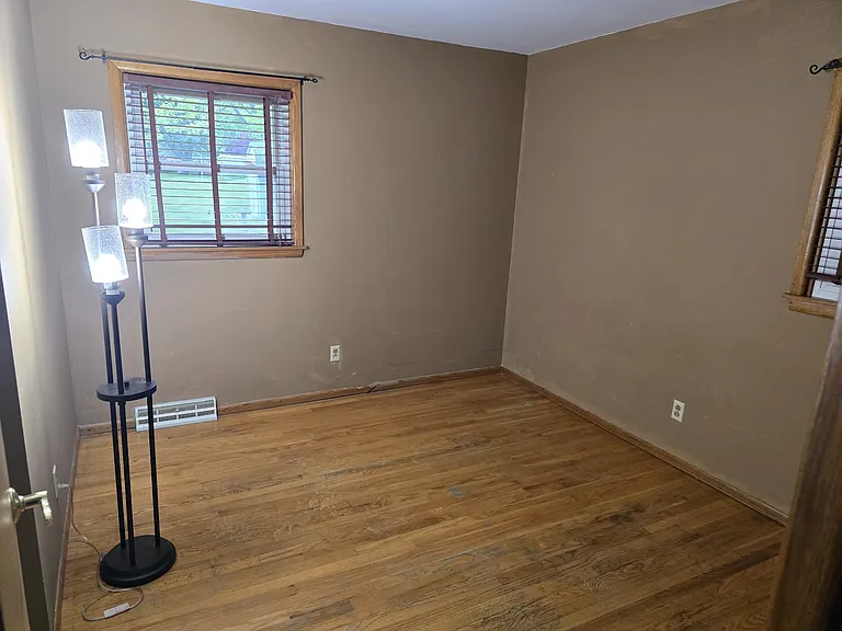 2332 Harvard Dr — Photo 4