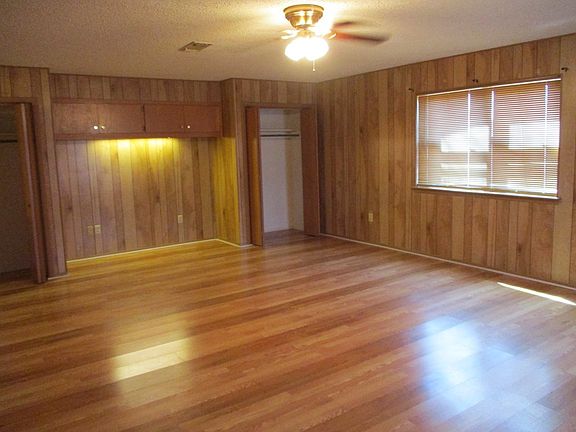 5th image of 3837 Honeysuckle Ln