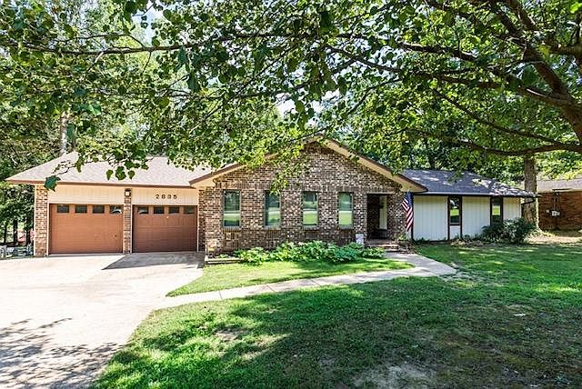 1st image of 2835 Shade Tree Dr