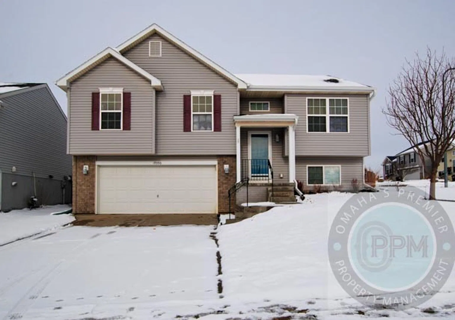 3 Bedroom / 2 Bath In Millard Available Now!! — Photo 1