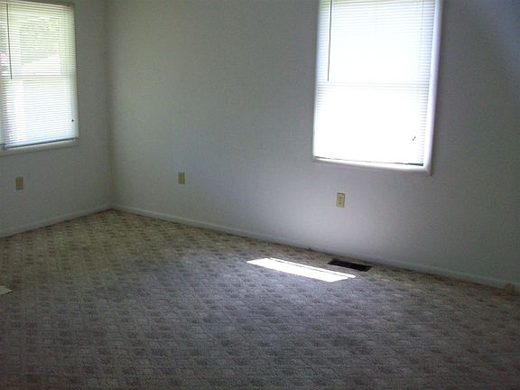 2nd image of 1105 Potomac Ave