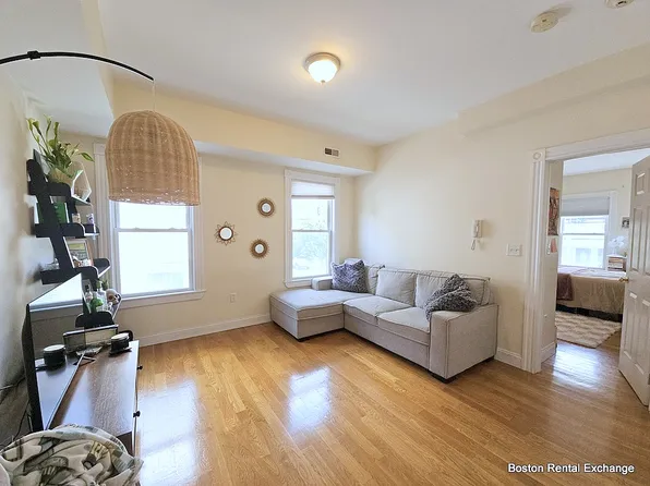 245 Walden St #2, Cambridge, MA 02140