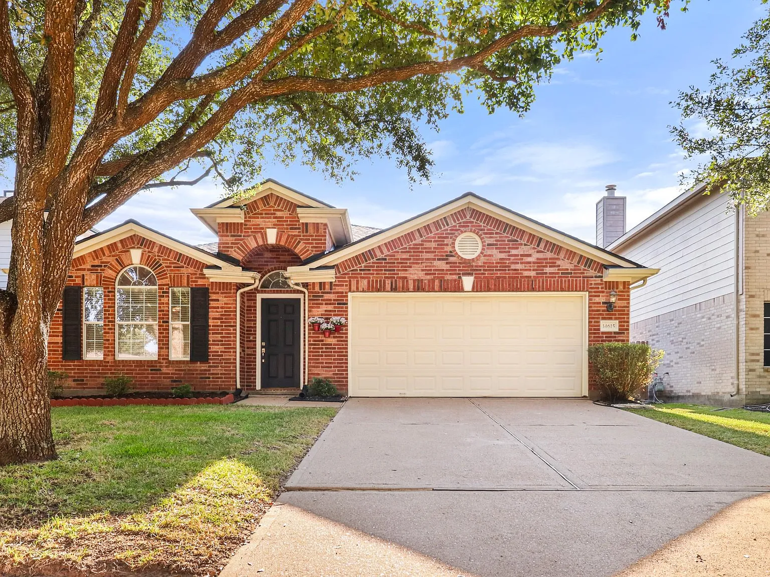 3 bed, 2.0 bath, 1759 sqft, $2,195 — Photo 1