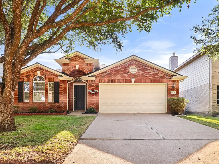 14615 Rochelle Ct — Photo 1