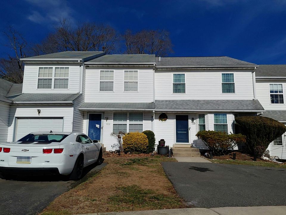 1st image of 703 Hawthorne Ln