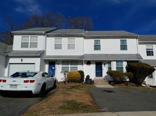 703 Hawthorne Ln, Upper Chichester, PA 19014