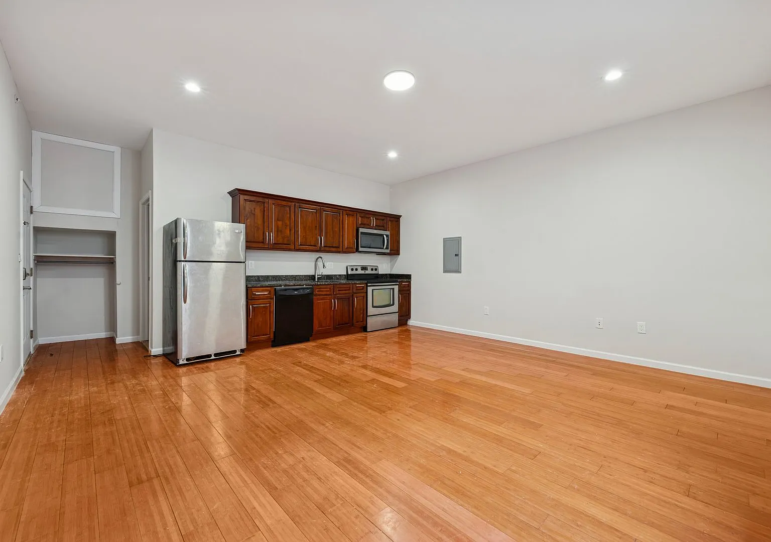 1204 Chestnut St — Photo 4