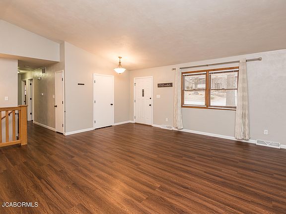 5th image of 732 Shawn Dr
