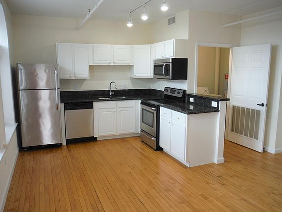 2nd image of 221 Glen St APT 201