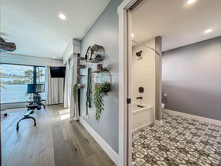 2nd Master Suite (upstairs)