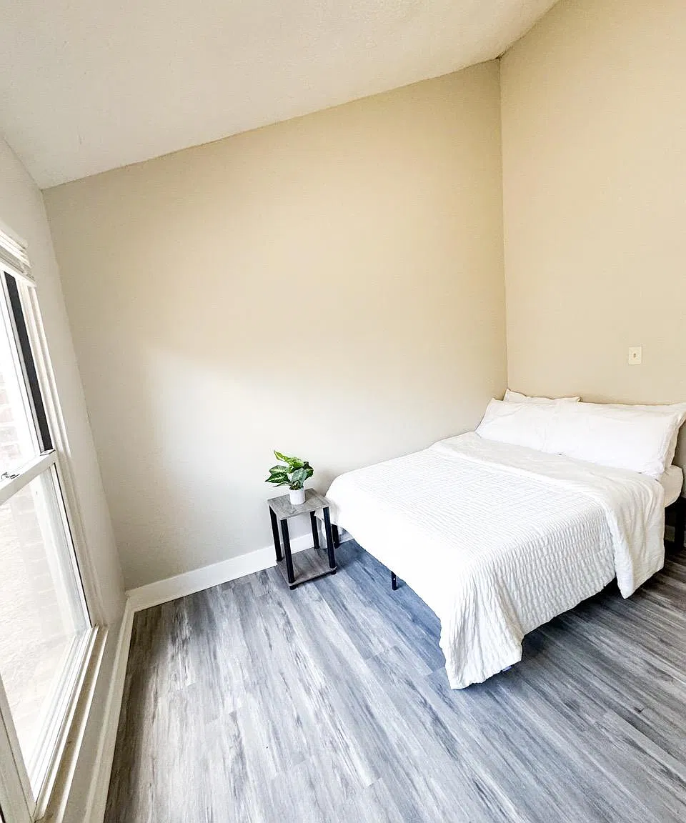 4 bed, 2.0 bath, 1700 sqft, $659 — Photo 1