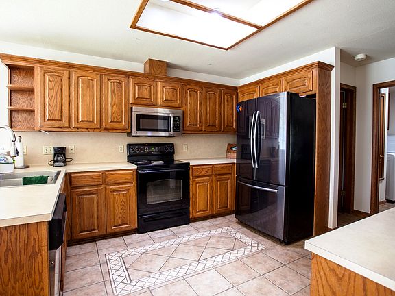 2nd image of 121 Poplar Dr