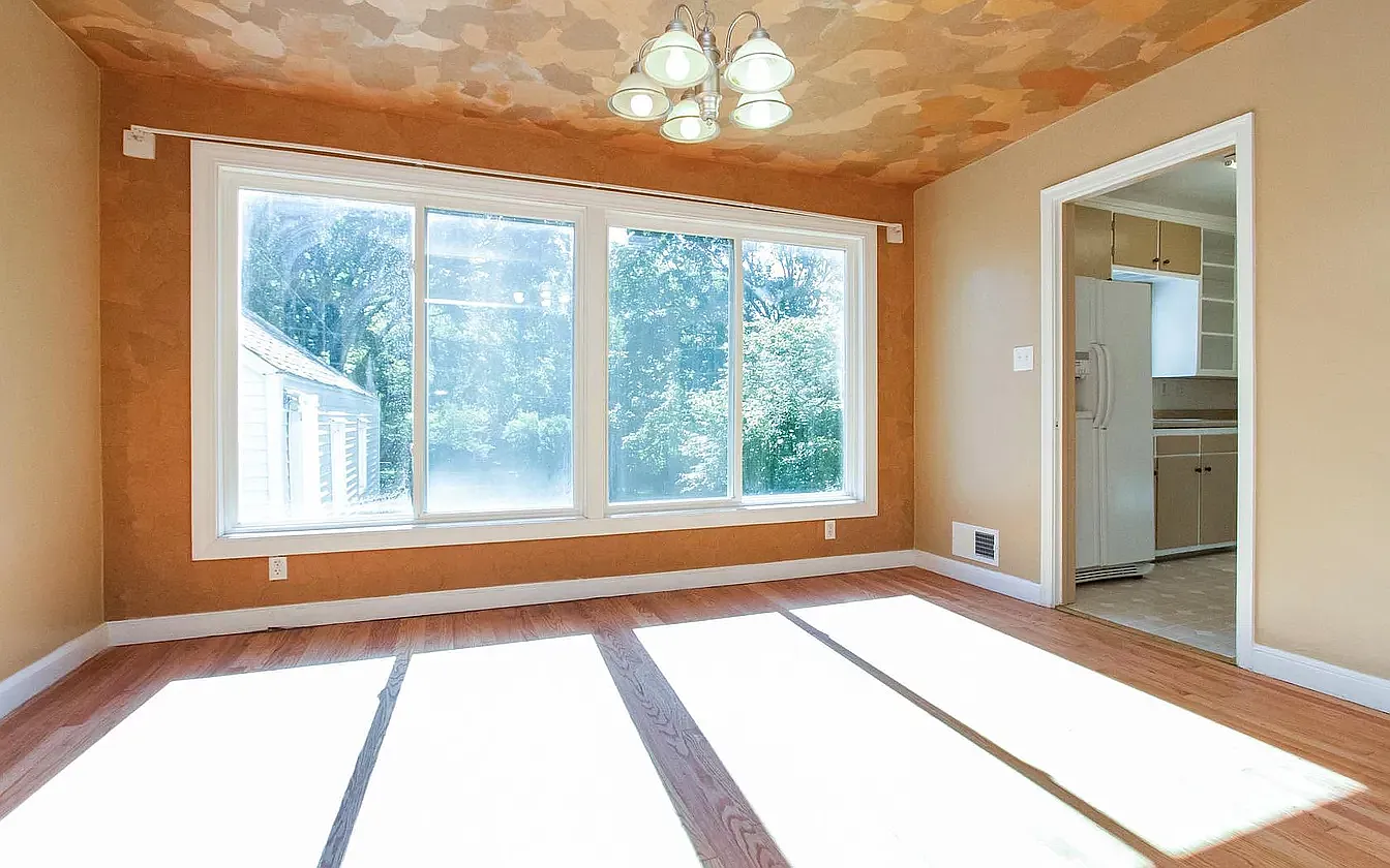 330 N Franklin Ave — Photo 4