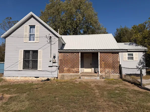 103 E Delta Street, Aurora, MO 65605