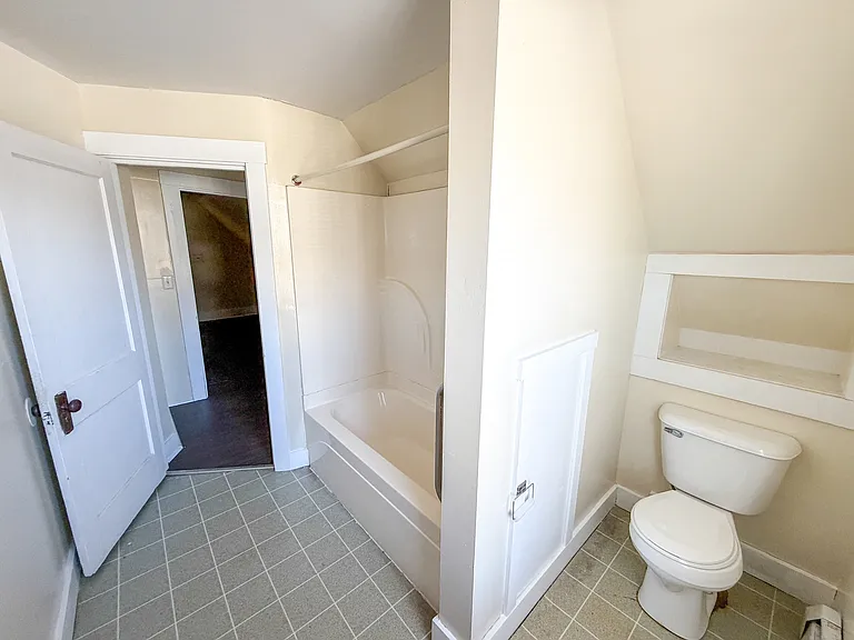 160 Brackett St — Photo 5
