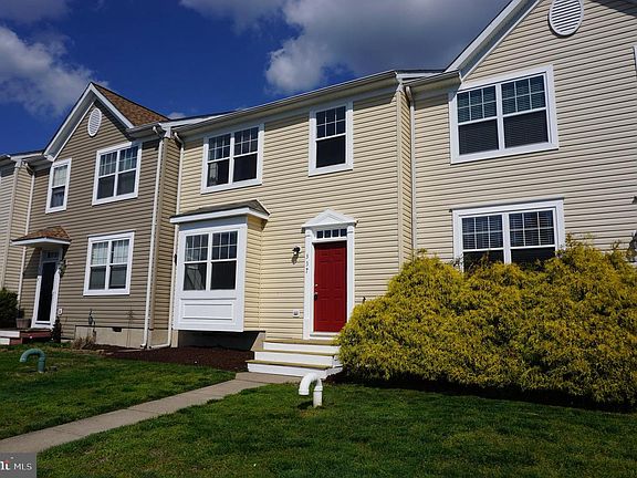 2nd image of 337 Creekside Commons Ct