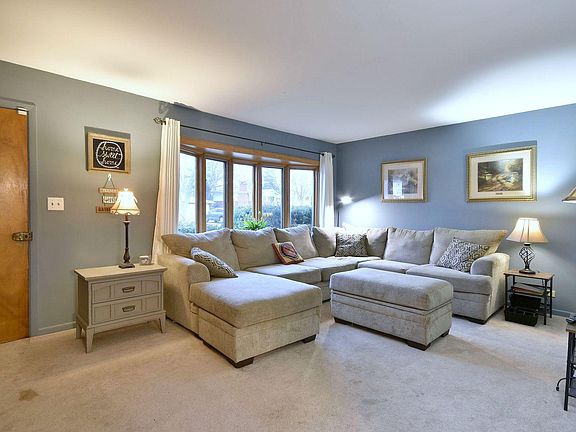 4th image of 520 Green Valley Dr W