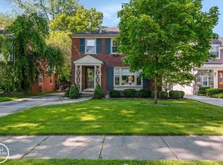 1819 Littlestone Rd, Grosse Pointe Woods, MI 48236
