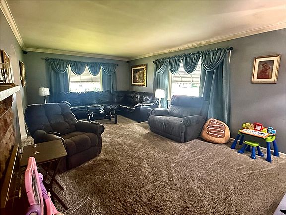 5th image of 220 W Winter Ave
