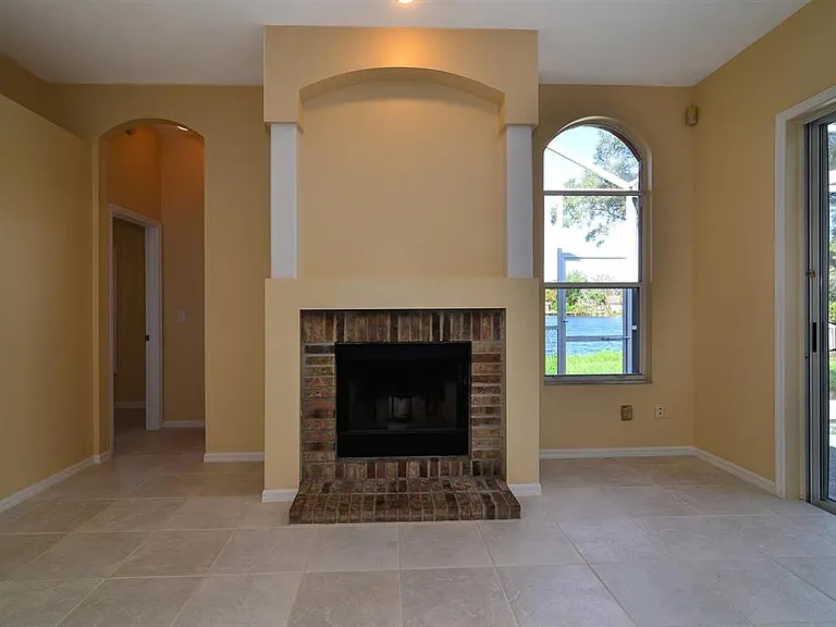 4305 Round Lake Ct — Photo 21