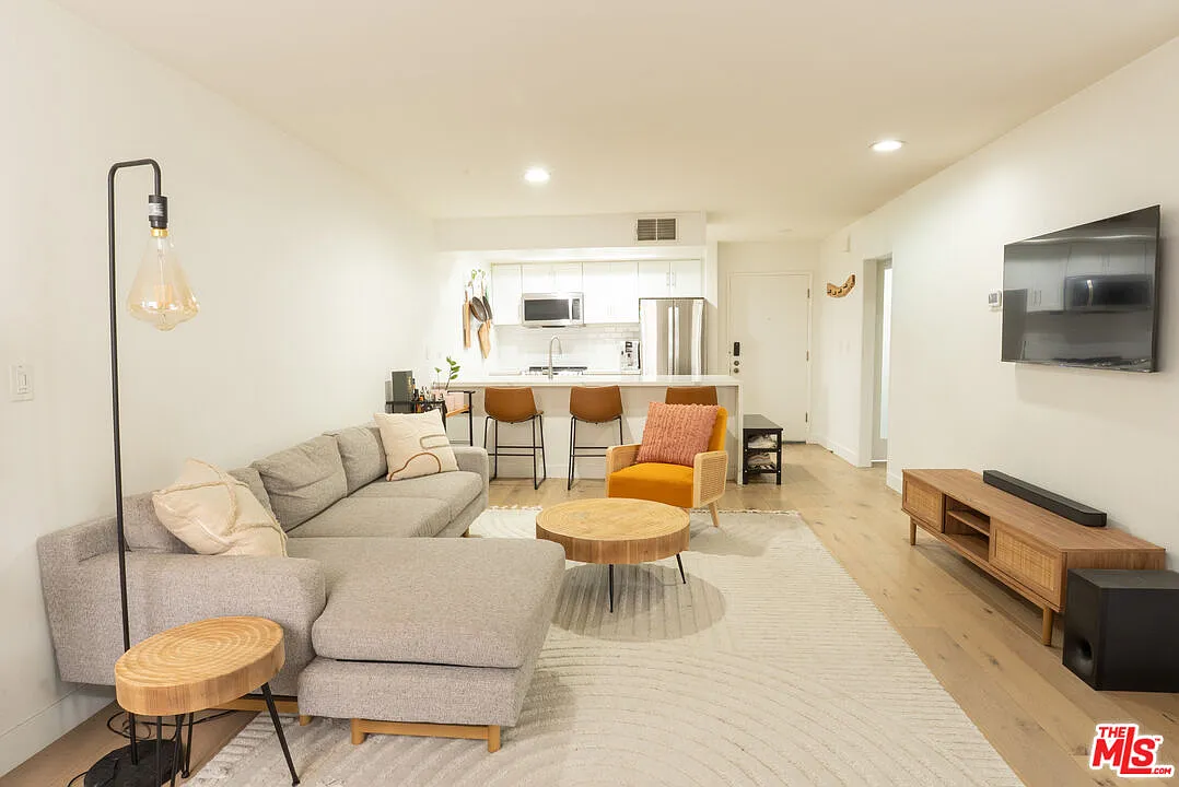 1 bed, 1.0 bath, 664 sqft, $2,700 — Photo 1