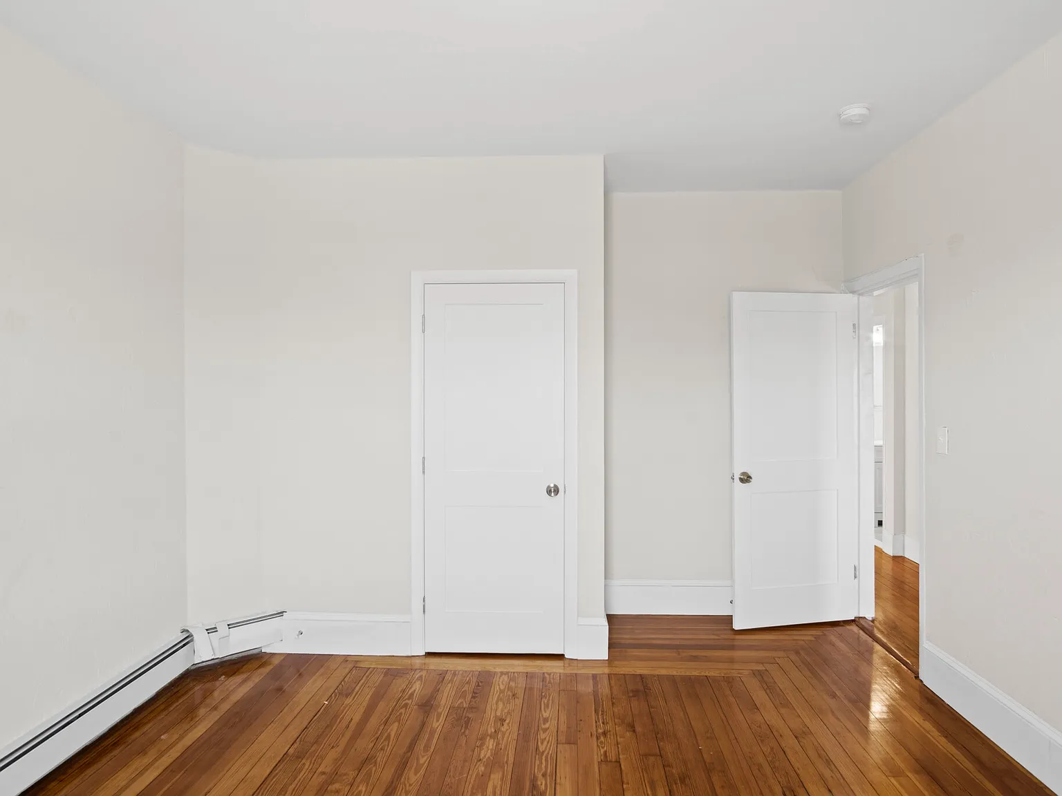 3 bed, 1100 sqft, $2,850 — Photo 3