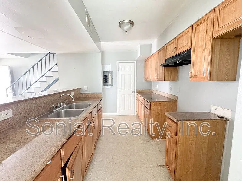 2 bed, 1.5 bath, 1100 sqft, $1,000 — Photo 3