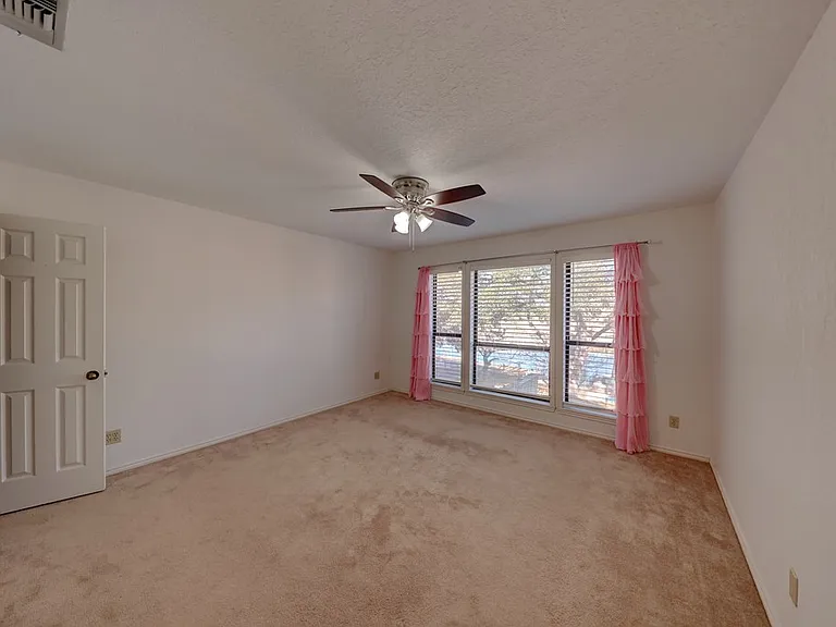 2745 Bandera Hwy — Photo 11