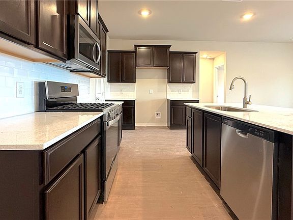 4th image of 1441 Irigoyen St