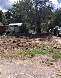 4th image of 629 E Daniels St