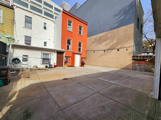 Rented by Brooklyn Property Group LLC | media 28