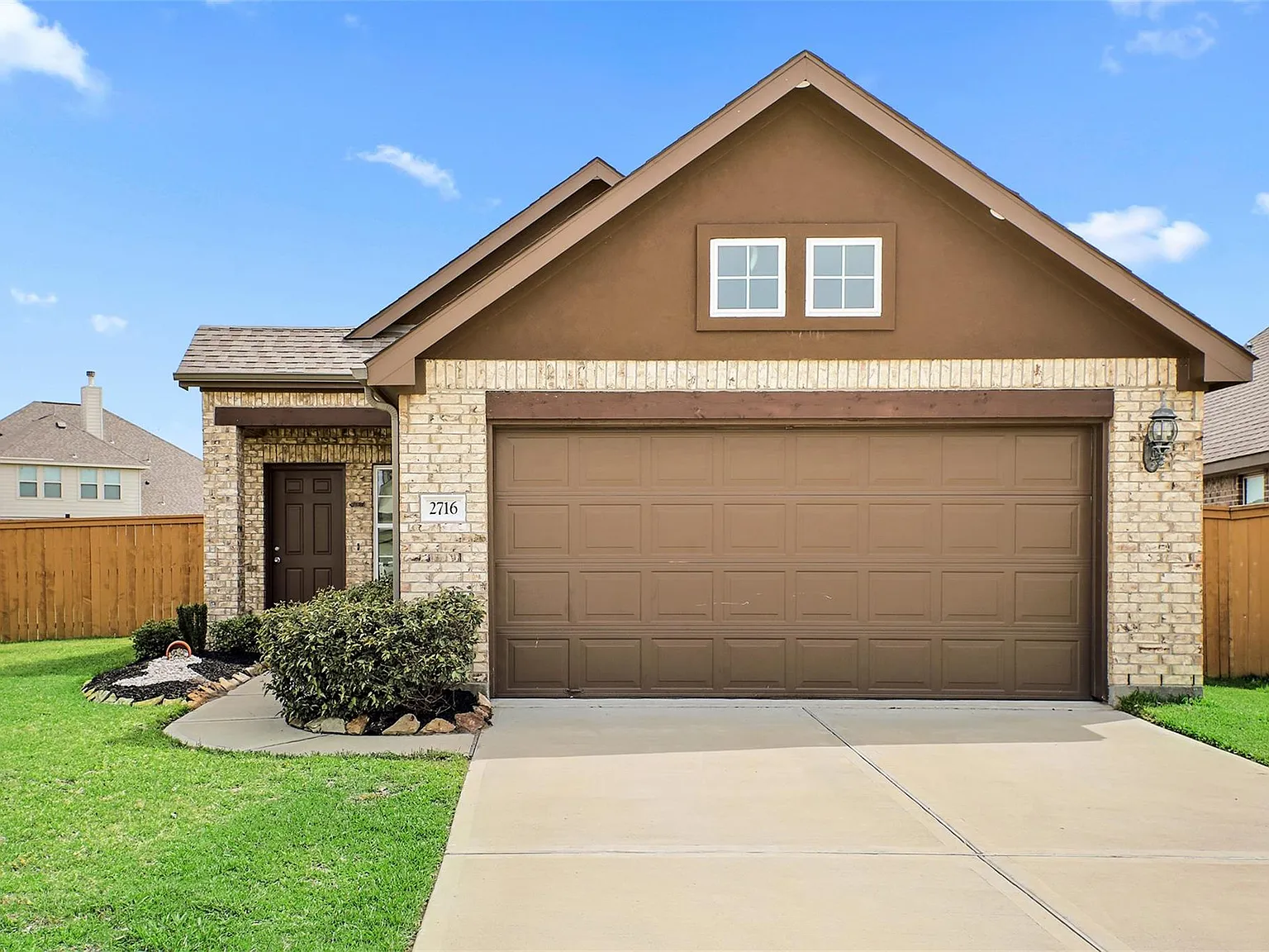 3 bed, 2.0 bath, 1600 sqft, $2,500 — Photo 2