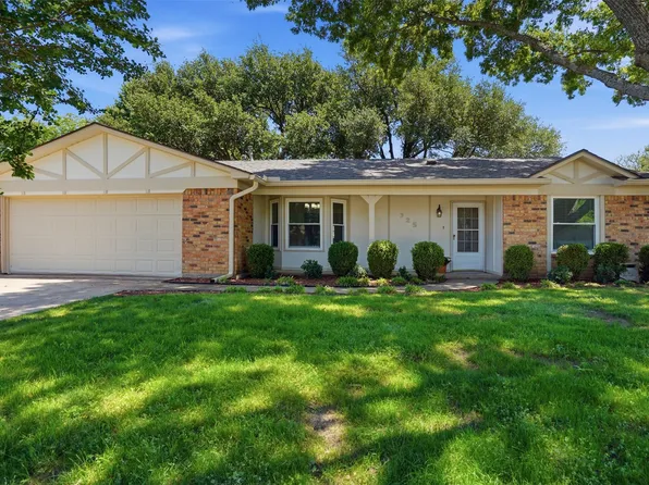 325 Navajo Dr, Keller, TX 76248