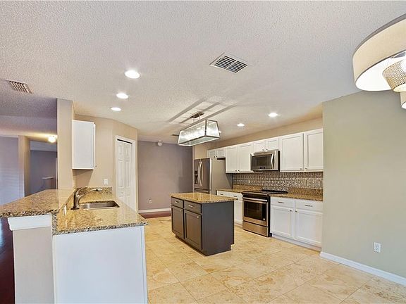 2nd image of 1043 Horseshoe Falls Dr