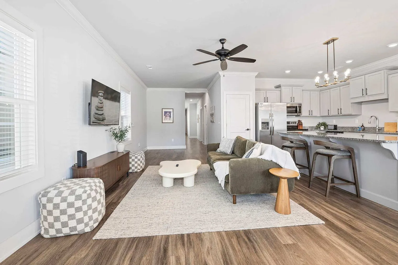 3 bed, 2.0 bath, 1722 sqft, $5,424 — Photo 1