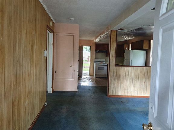 2nd image of 312 E Lloyd St