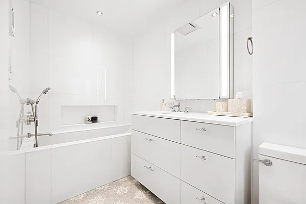 Sold by Sloane Square | media 10