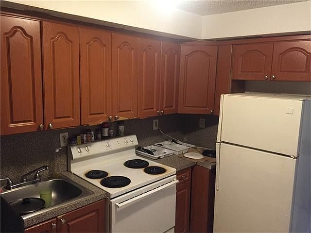 1st image of 423 NW 12th St