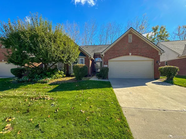 3631 Lexington Dr, Auburn Hills, MI 48326