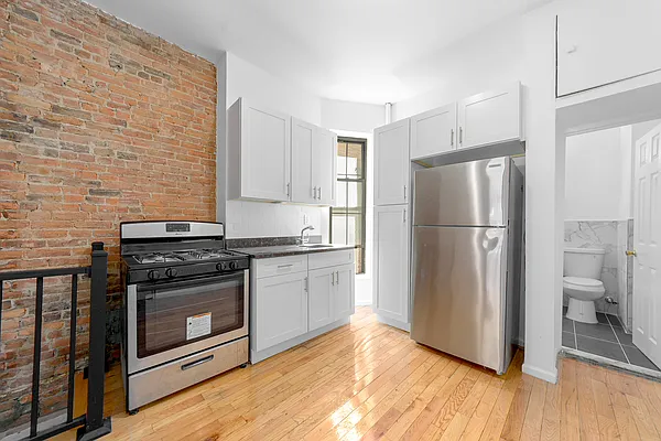 Rented by Avenues Real Estate | media 9