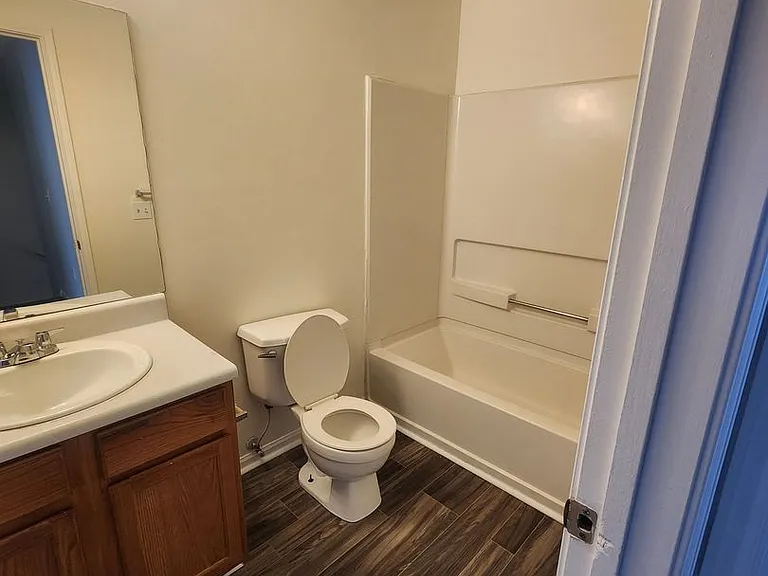 Castlewood Apartments - Huntsville, AL — Photo 7