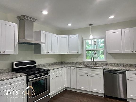 2nd image of 2032 S Akin Dr NE
