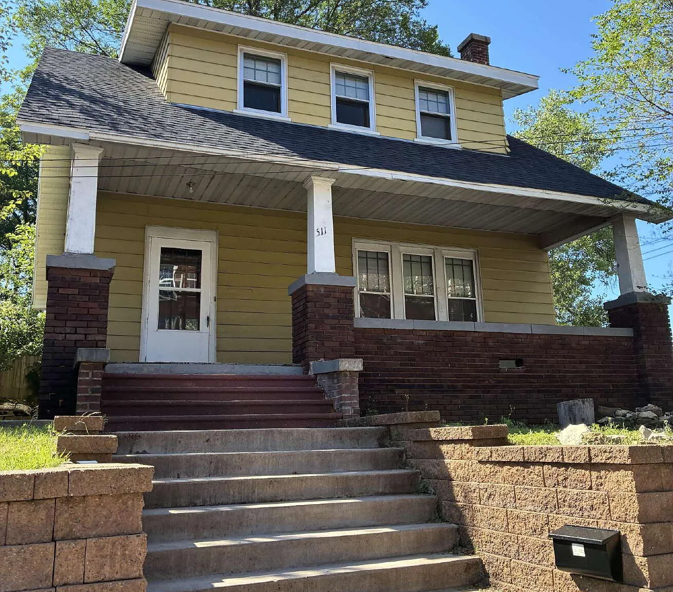 5 bed, 2.0 bath, 1176 sqft, $445 — Photo 1