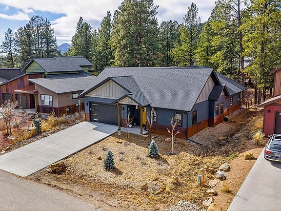 3rd image of 220 Edgemont Meadows Road