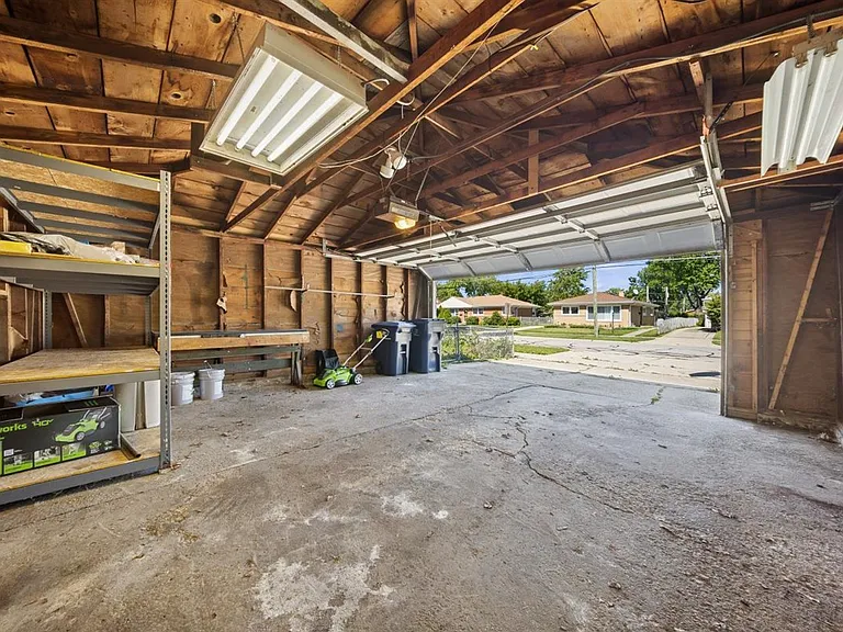 1798 Howard Ave — Photo 12