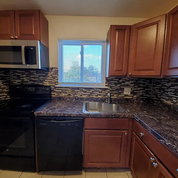 1124 Kaye Ct — Photo 4