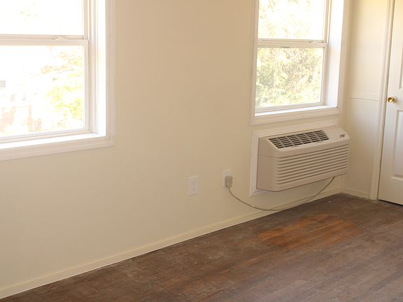 5th image of 115 W Farragut Rd